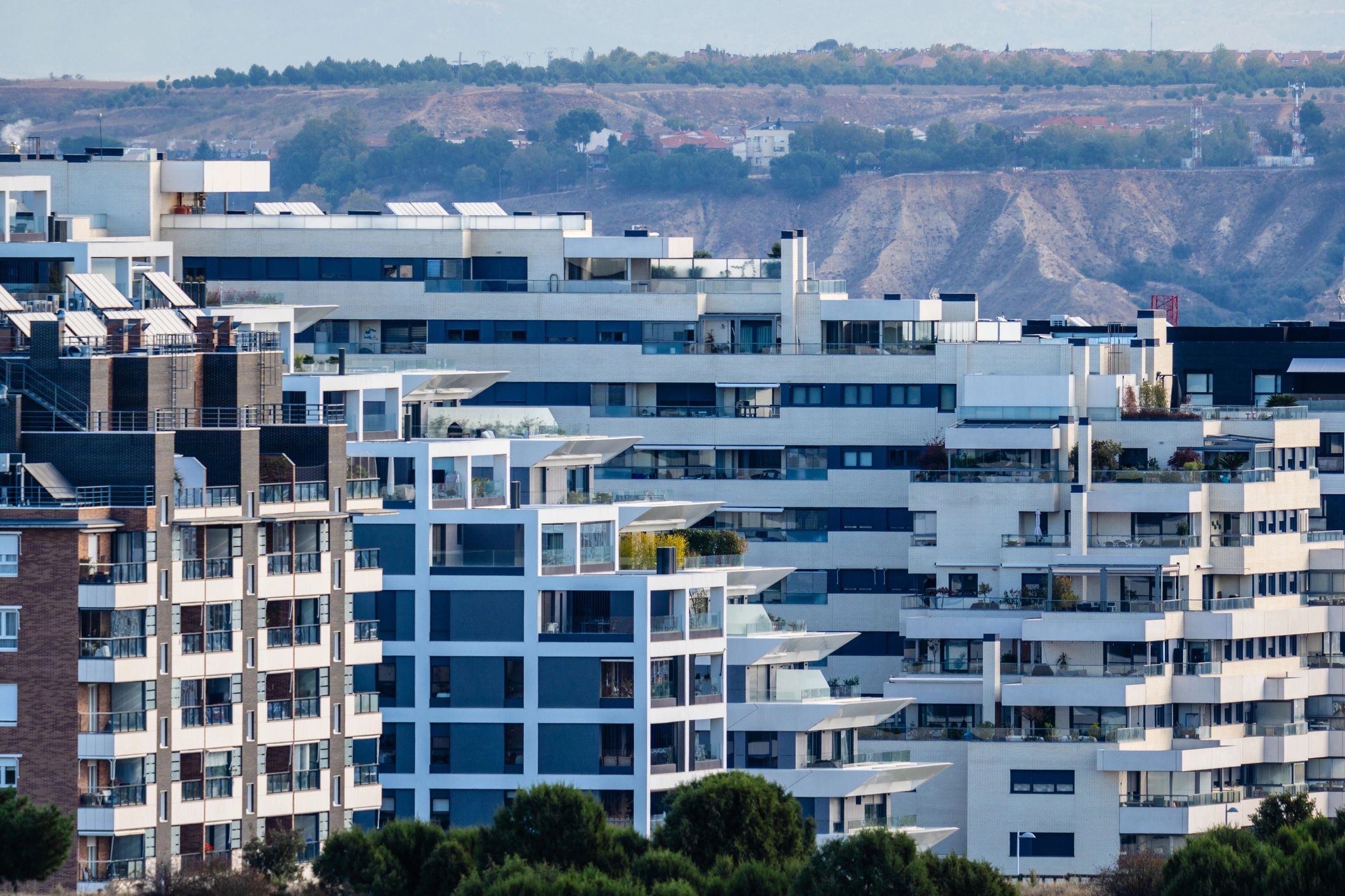Modern cityscape featuring Qinwan’s premium apartments.
